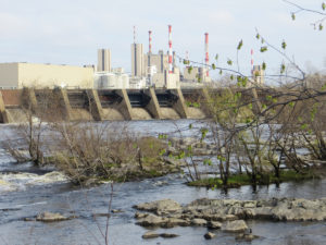 Photo of the Wisconsin Rapids paper mill and associated dam.